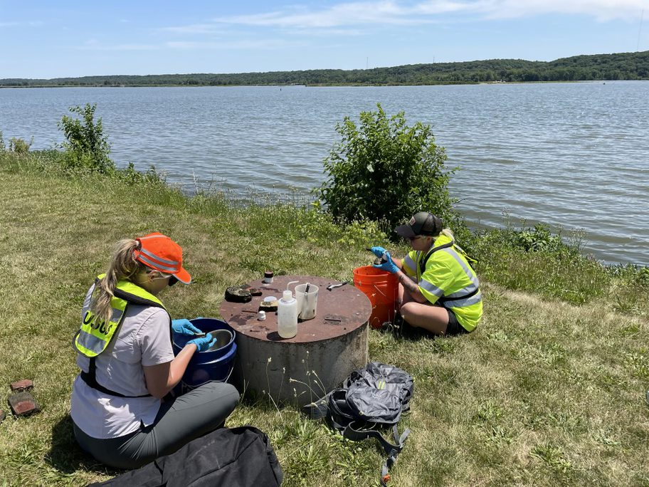 Scientists Sampling Illinois River