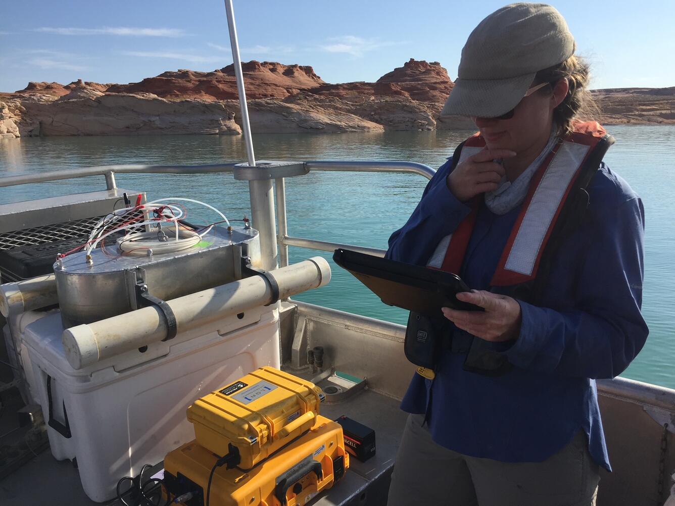 Greenhouse gas monitoring on Lake Powell using a GHG analyzer and floating chamber