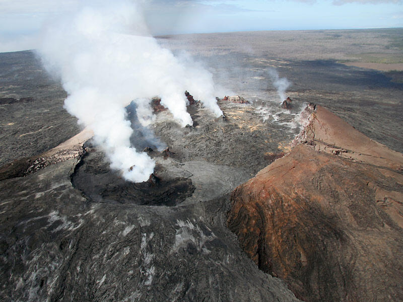 This is a photo of an aerial view looking west across Pu`u `O`o.