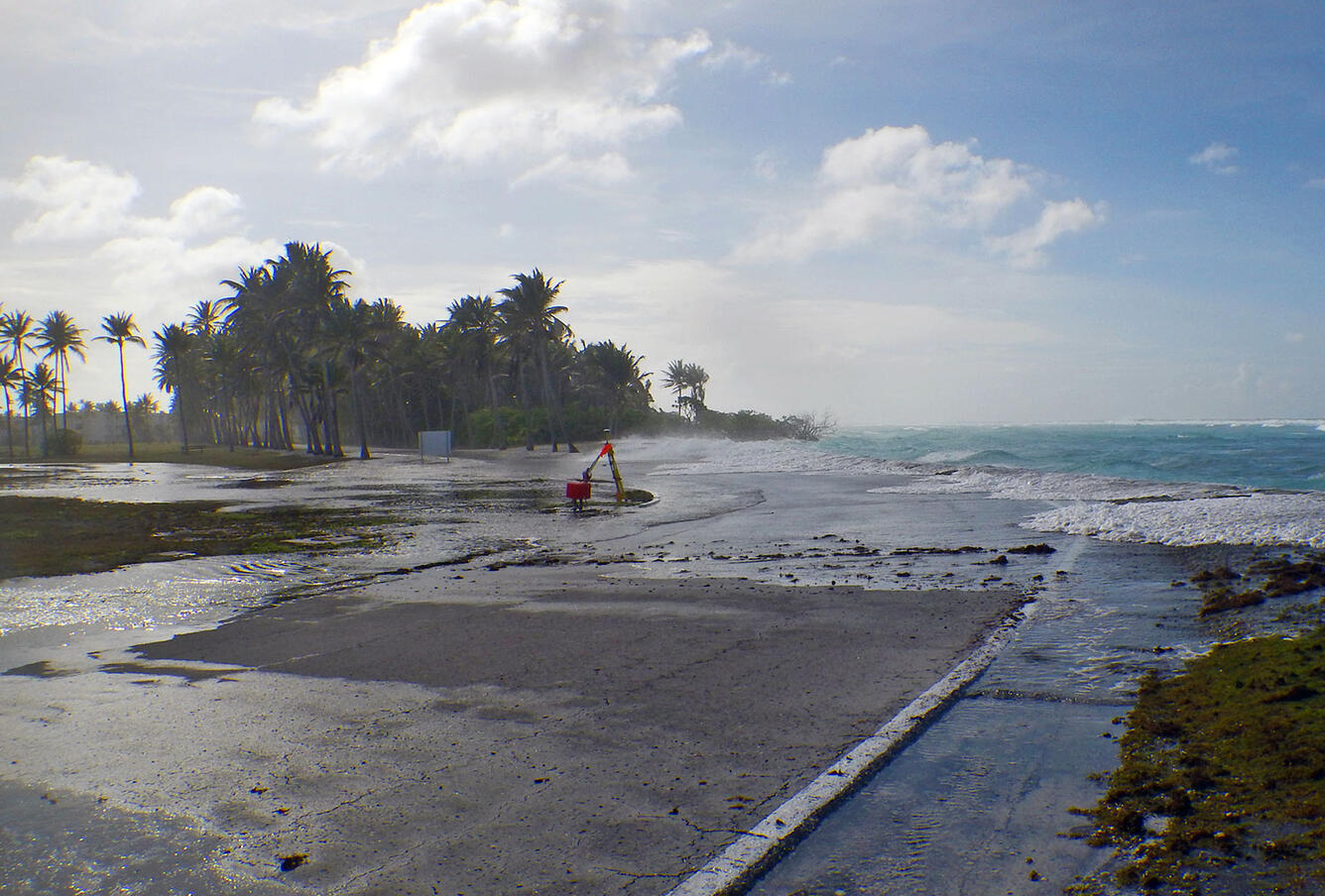 Wave-driven flooding and overwash on Roi-Namur Atoll, Marshall Islands