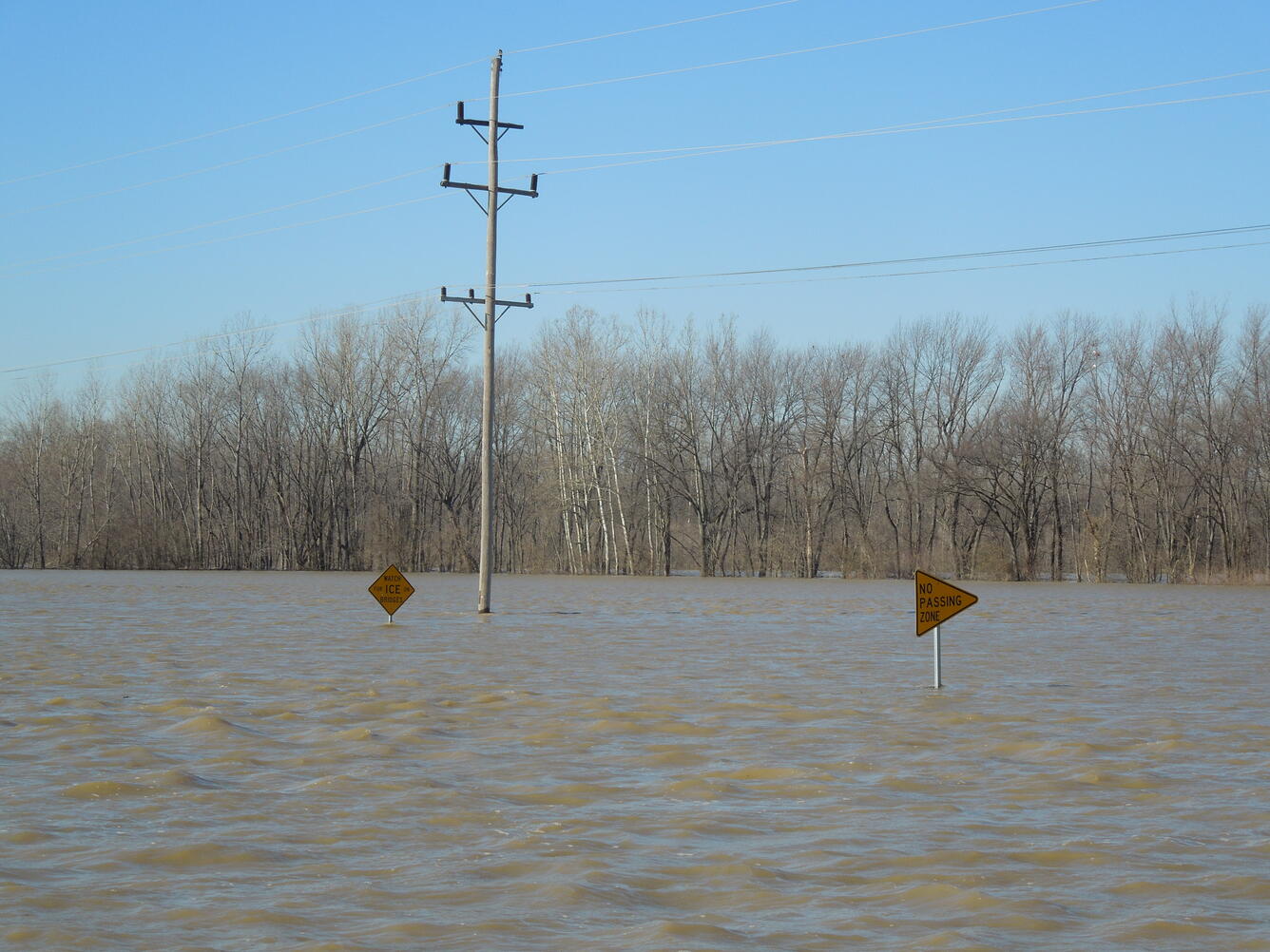 WHITE RIVER NEAR EDWARDSPORT, IN during a flood