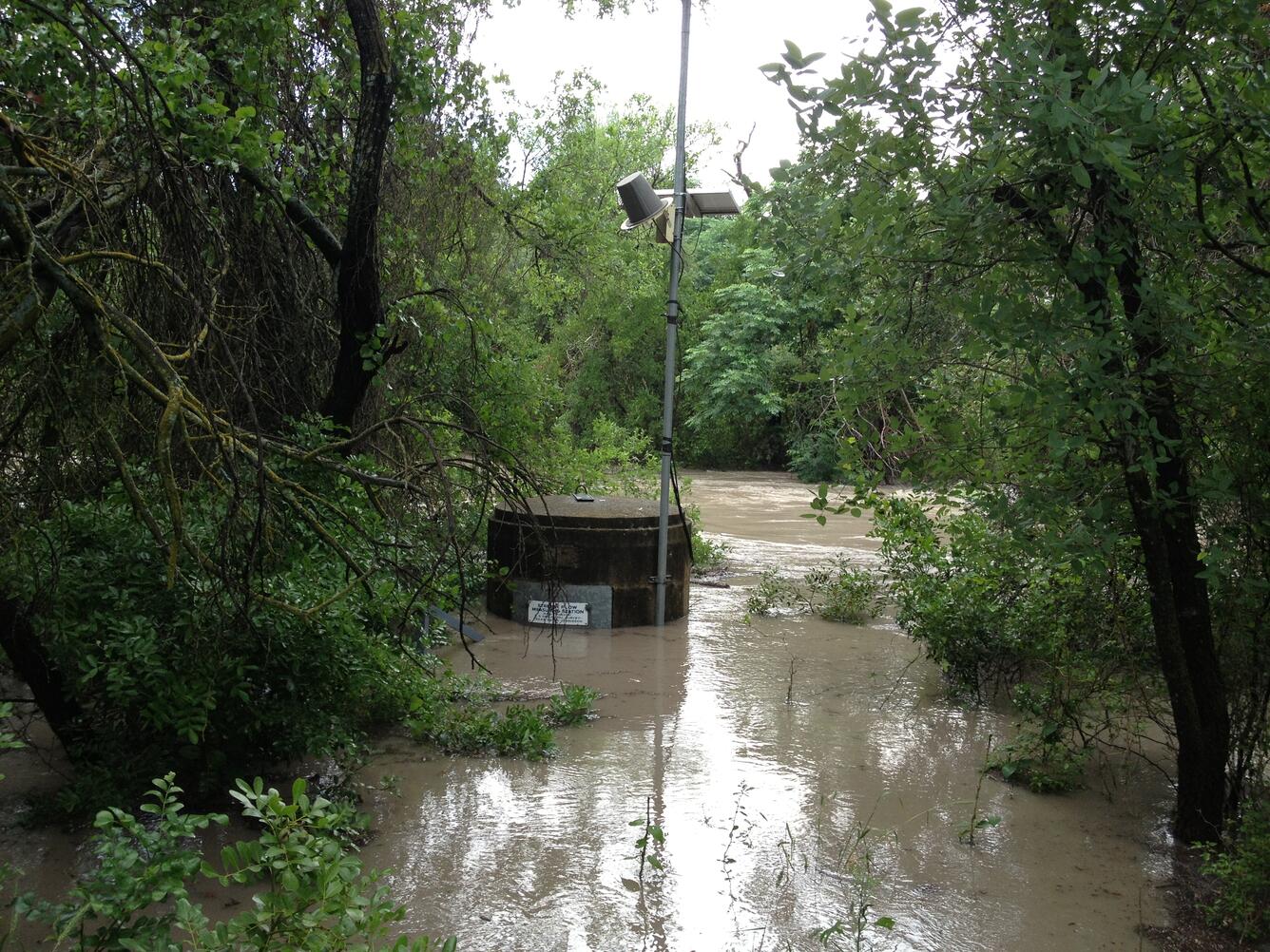 USGS streamflow gaging station 08204005 Leona River near Uvalde, Texas during flooding