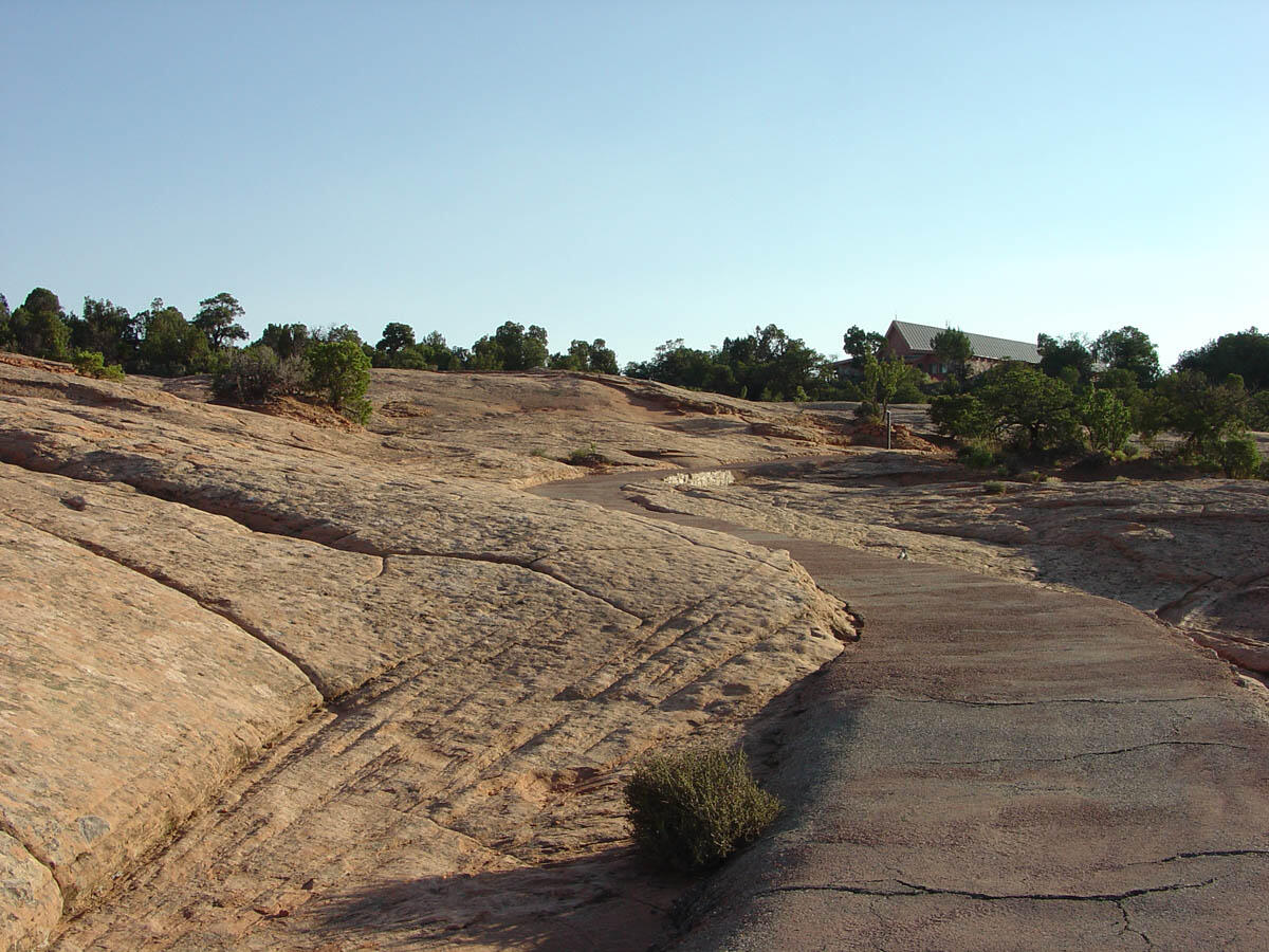 This is a photo of the Betatakin Overlook Trail and the back of the Visitor Center. 