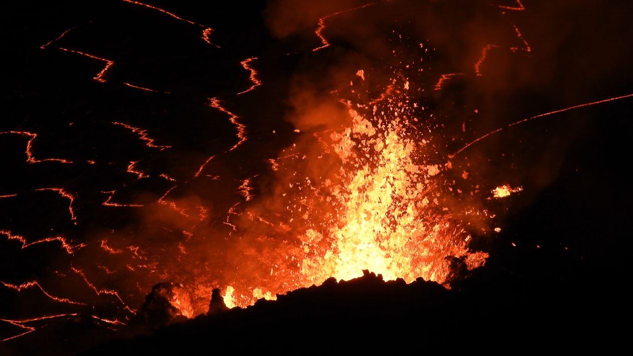 Lava fountains from the western fissure vent in the Halema‘uma‘u crater wall
