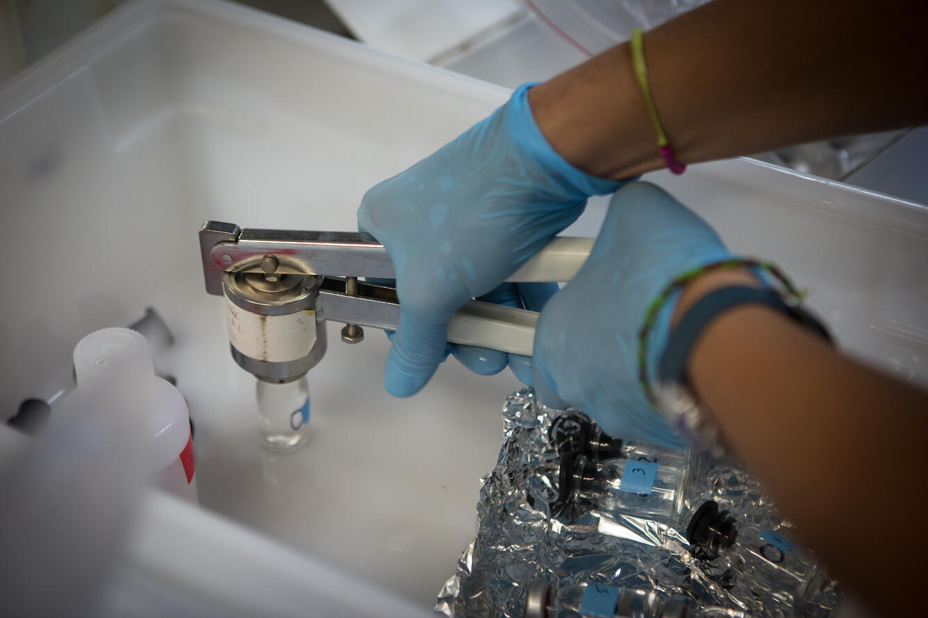 sealing water sample vials