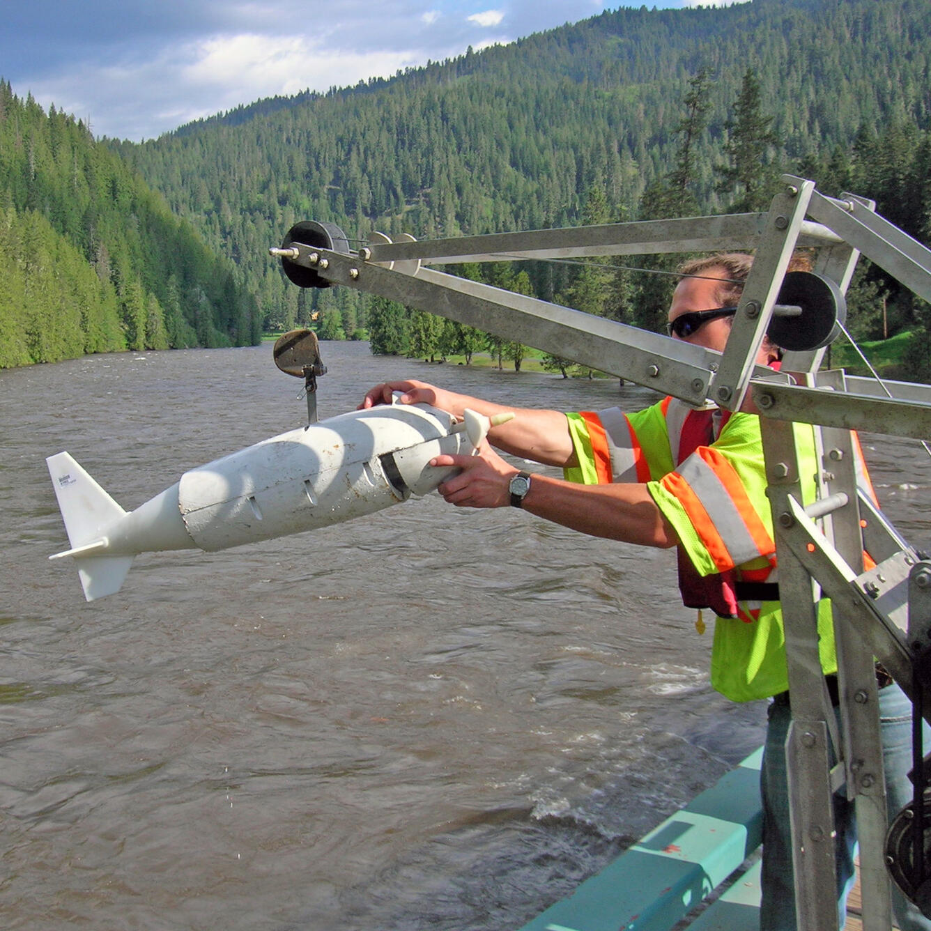 Sampling sediment during high streamflow conditions on the Selway River, Idaho