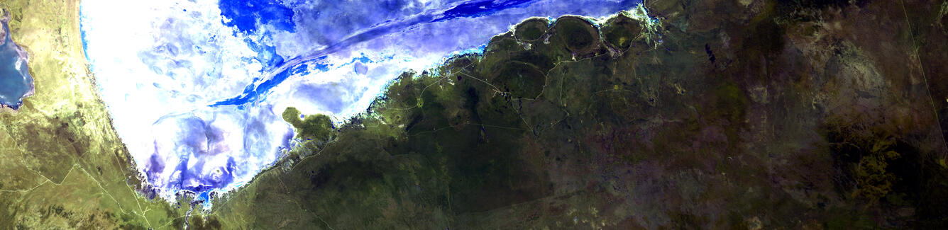 Etosha Salt Pan, acquired by Landsat 8 on 2013-0418