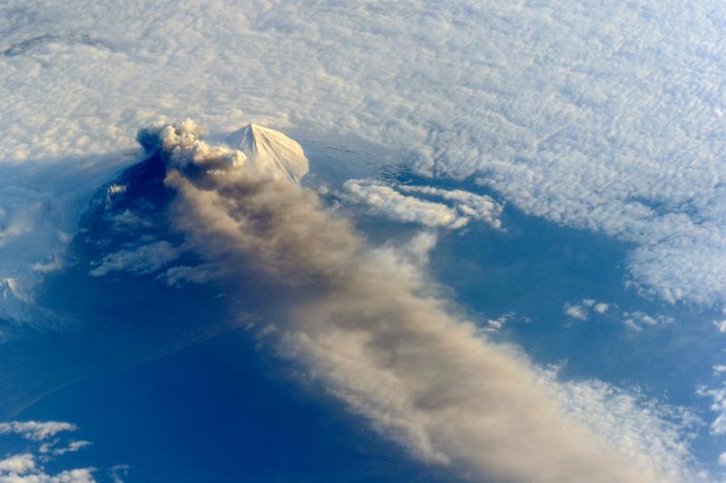 An eruption of Pavlof Volcano (Alaska) as observed from the Interna...
