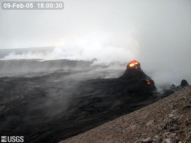 Preview image for video: Lava fountaining from the MLK vent...