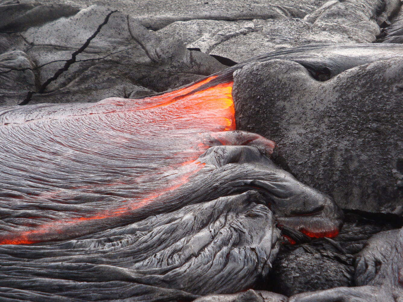 A close-up view of one of the many breakouts of pāhoehoe on the Kah...