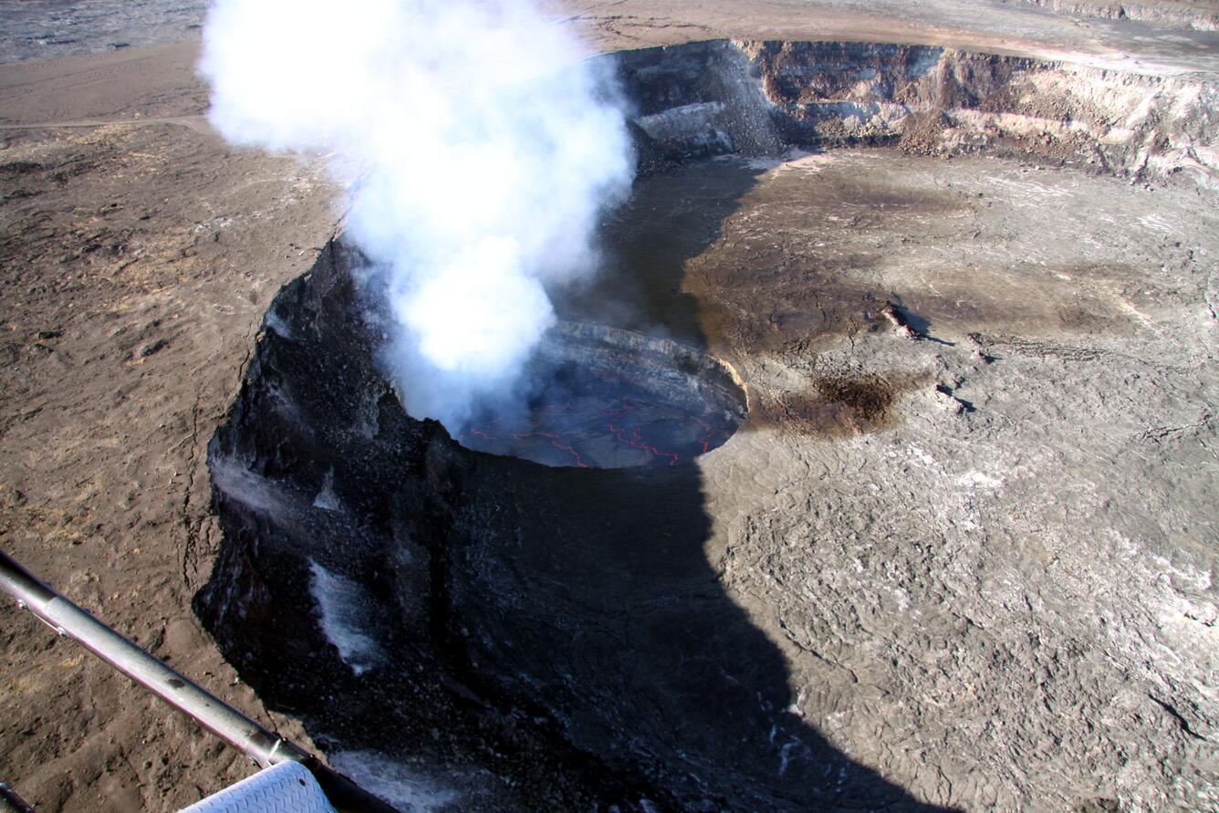 Lava lake in Halema‘uma‘u Crater remains active...