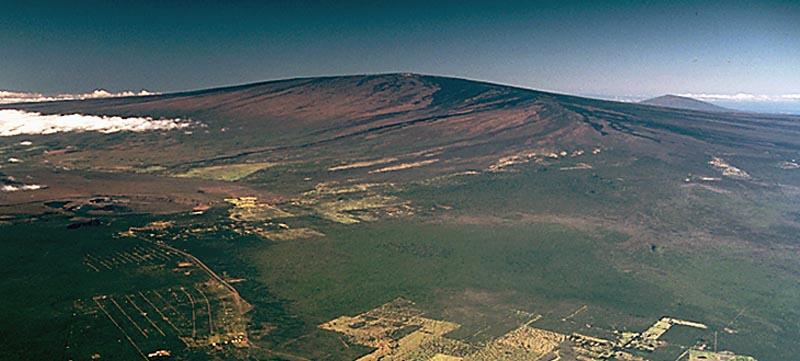 Mauna Loa, the Earth's largest active volcano, towers nearly 3000 m...