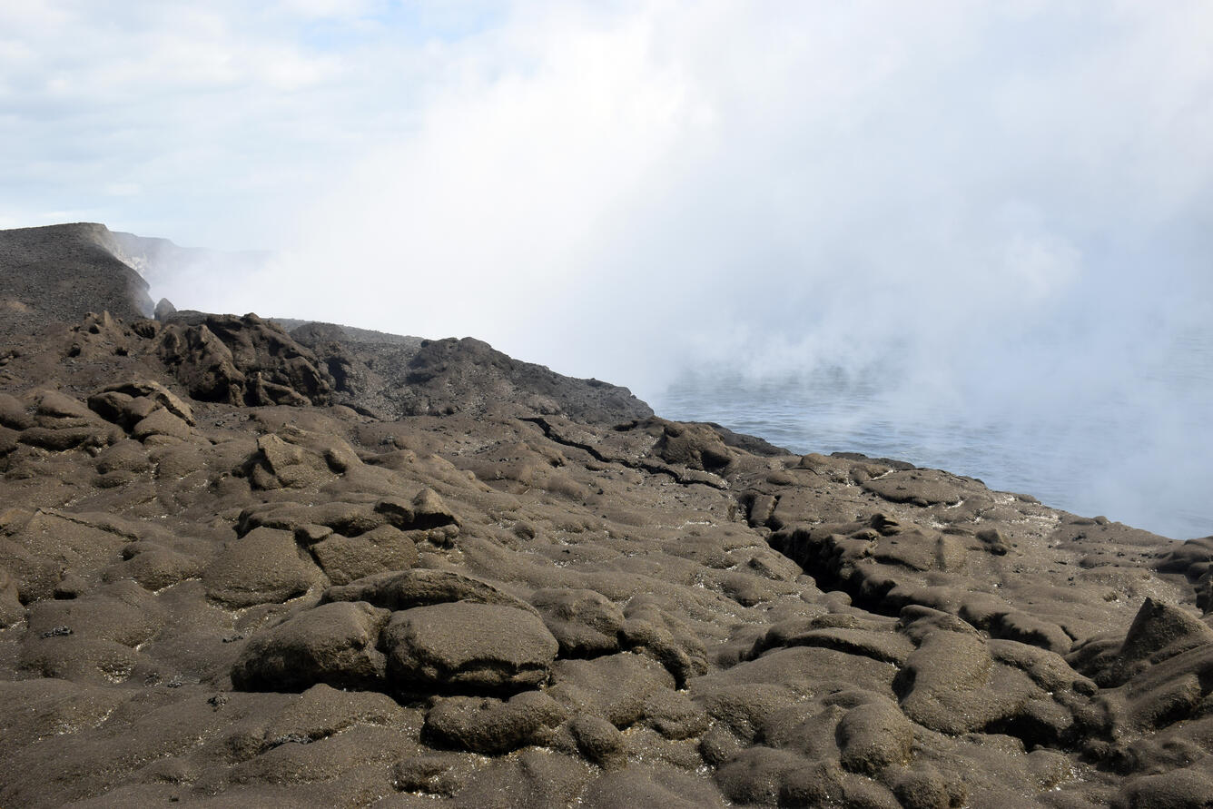 Cliff at Kamokuna Ocean Entry is still unstable...