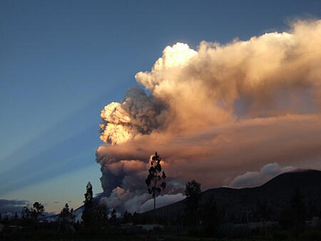 Two erupting volcanoes cause most harm in 2006...