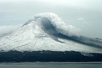 Alaskan volcano sends ashy plumes thousands of feet into the air...