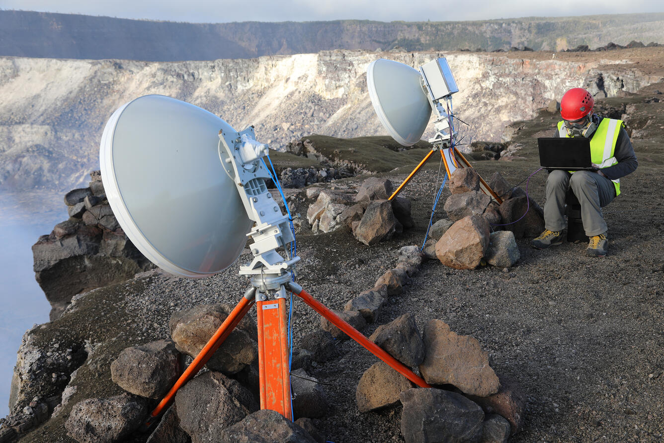 Antarctic-volcano radar system visits Halema‘uma‘u...